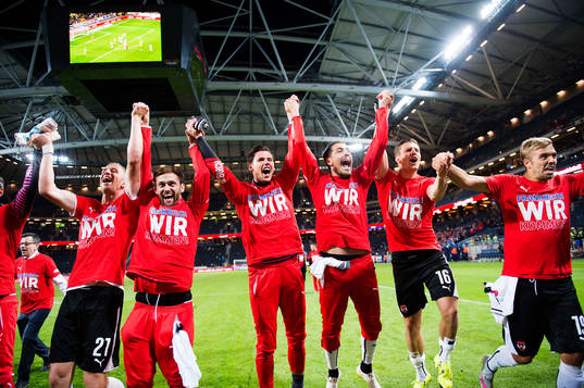 Österrikes spelare jublar