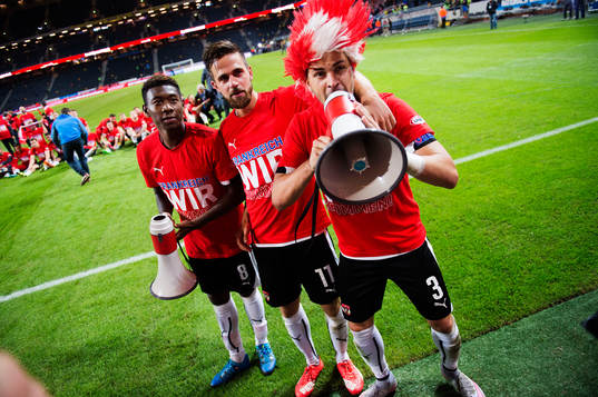 Österrikes David Alaba, Marek Harnik och Aleksandar