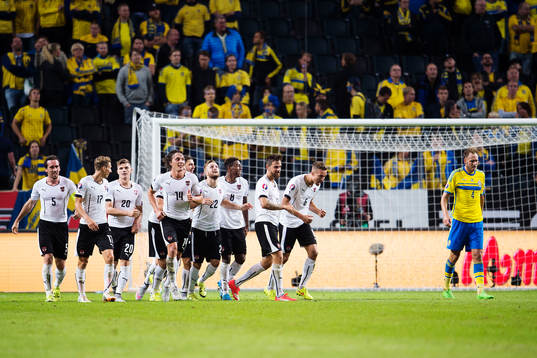 Sveriges Andreas Granqvist deppar medans Österrikes