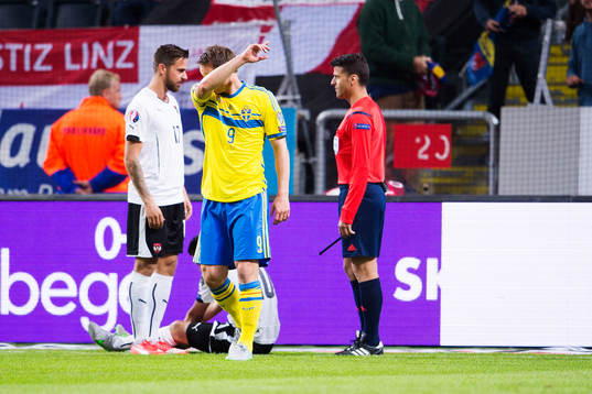 Sveriges Kim Källström deppar