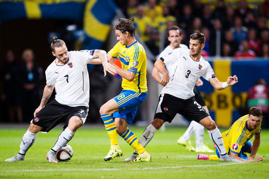 Österrikes Marko Arnautovic och Mikael Antonsson  i en