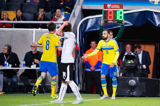 Sveriges Albin Ekdal byts ut mot Abdul Khalili