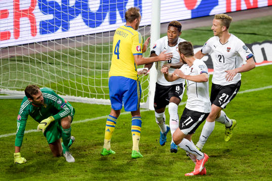Sveriges målvakt Andreas Isaksson och Andreas Granqvist
