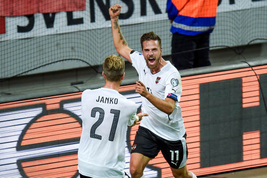 Österrikes Marek Harnik jublar