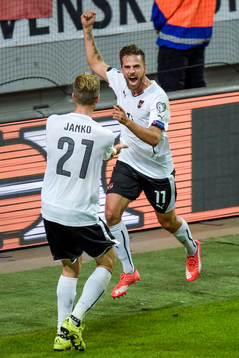 Österrikes Marek Harnik jublar