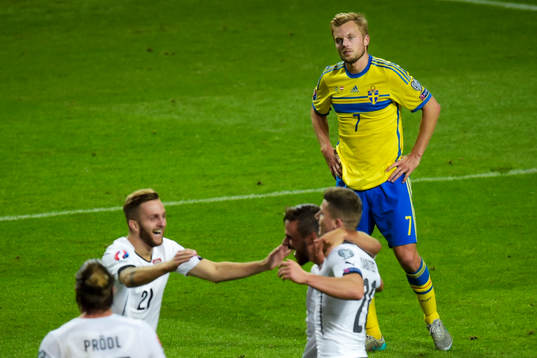 Sveriges Sebastian Larsson deppar