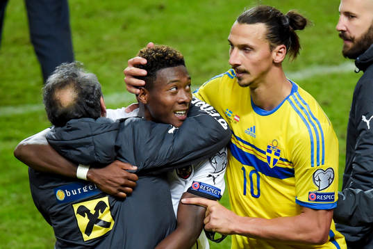 Sveriges Zlatan Ibrahimovic kramar om Österrikes David