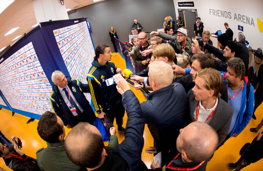 Sveriges Zlatan Ibrahimovic deppar i mixed  zone