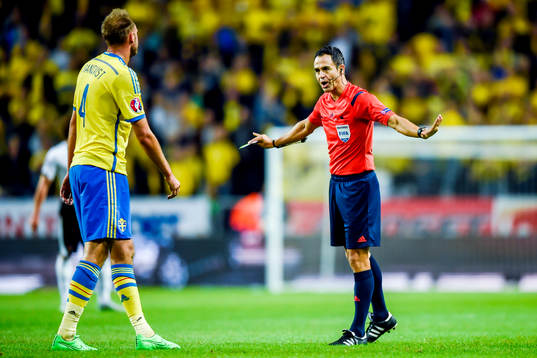 Domaren varnar Sveriges Andreas Granqvist