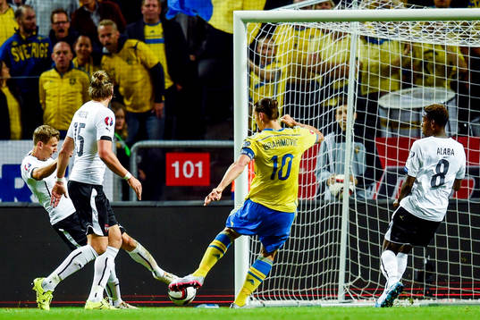 Sveriges Zlatan Ibrahimovic missar målchans