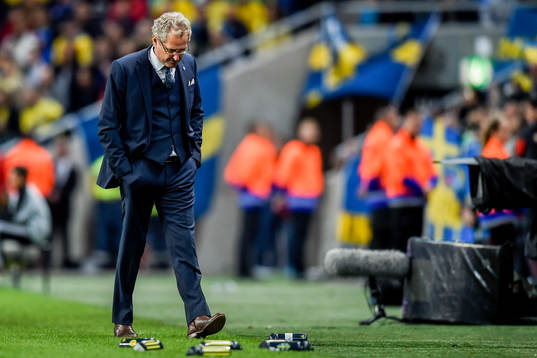 Sveriges förbundskapten Erik Hamrén deppar