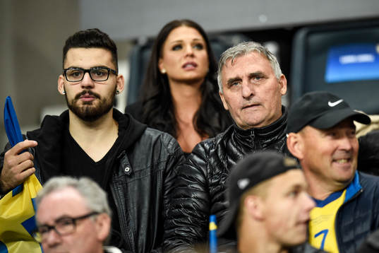 Zlatan Ibrahimovics pappa Sefik Ibrahimovic på läktarplats