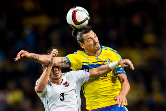 Sveriges Zlatan Ibrahimovic i nickduell med Österrikes