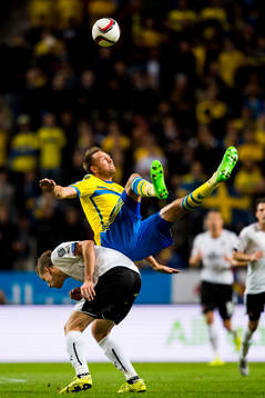 Österrikes Marc Janko och Sveriges Andreas Granqvist