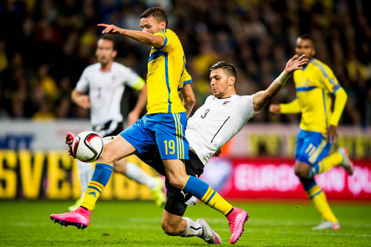 Sveriges Marcus Berg och Österrikes Aleksandar Dragovic