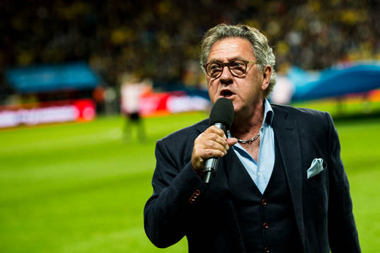 Tommy Körberg sjunger