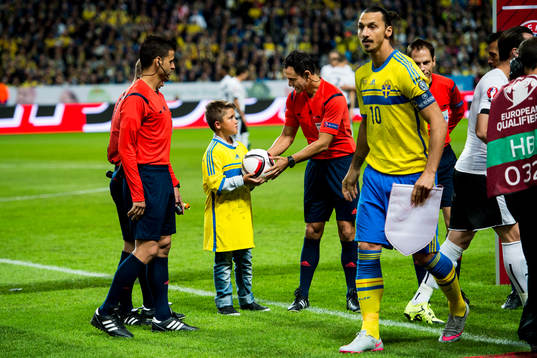 Överlämning av matchbollen (Min Stora Dag)