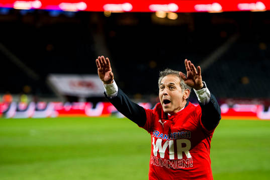 Österrikes förbundskapten Marcel Koller jublar