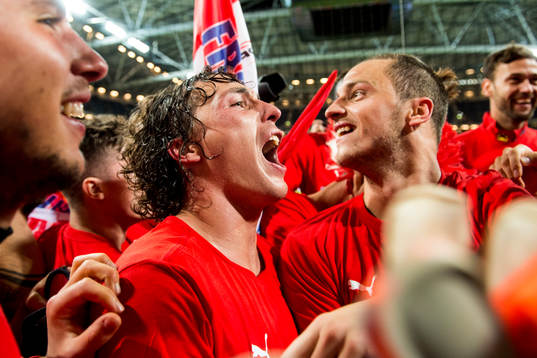 Österrikes Julian Baumgartlinger jublar