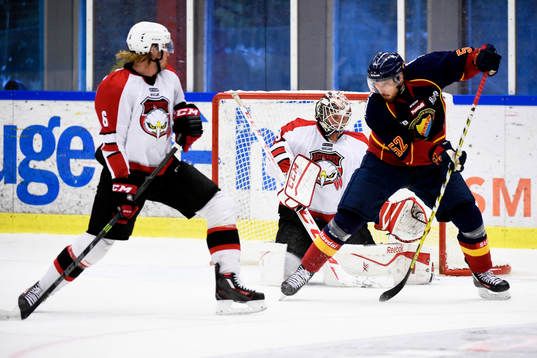 Malmö Redhawks Stefan Warg och målvakt Oscar Alsenfelt