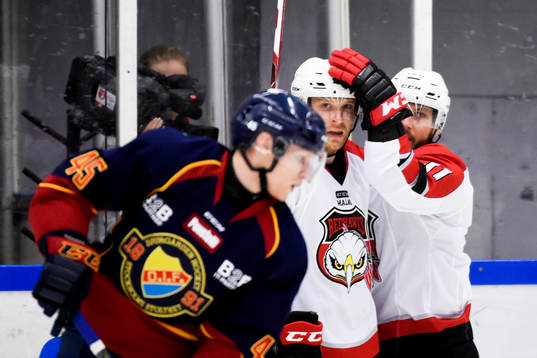 Malmö Redhawks Frederik Storm och Joey Tenute jublar