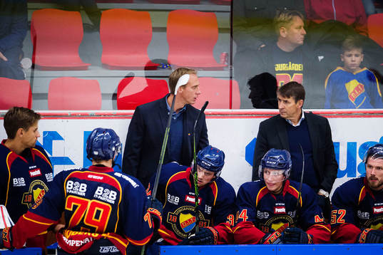 Djurgårdens assisterande tränare Mikael Håkanson pratar