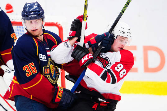 Djurgårdens Philip Holm och Malmö Redhawks Kim Rosdahl