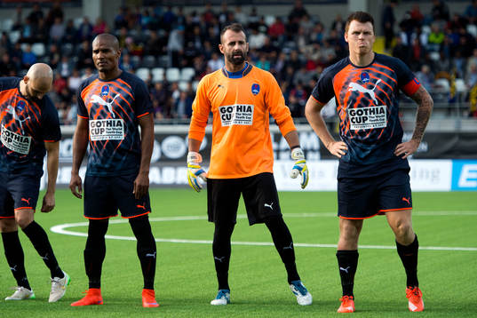 Delhi Dynamos Florent Malouda, målvakt Toni Doblas och