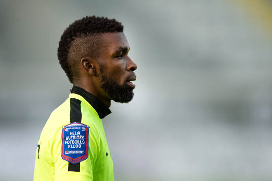Häckens Tefu Mashamaite innan fotbollsmatchen mellan