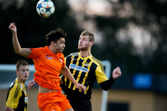 IFK Hässleholms  Ekrem Dibrani i matchen i division 2
