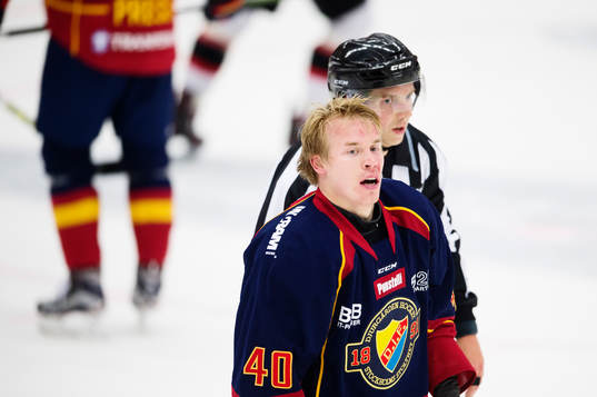 Djurgårdens Tomi Sallinen åker av isen