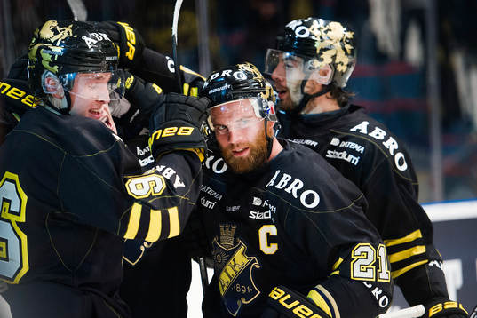 s Robin Kovacs och Christian Sandberg jublar