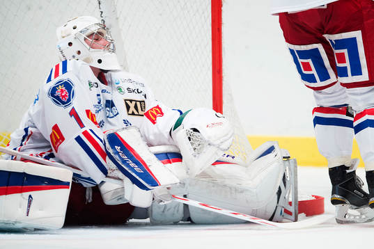 Oskarshamns målvakt Dan Bakala deppar