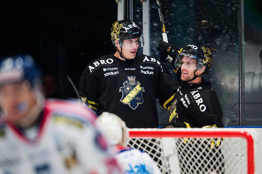 s Simon Fredriksson och Oscar Steen jublar