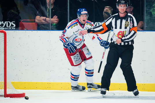 Oskarshamns Jonas Engström jublar