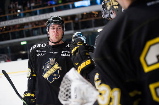 s Simon Fredriksson jublar