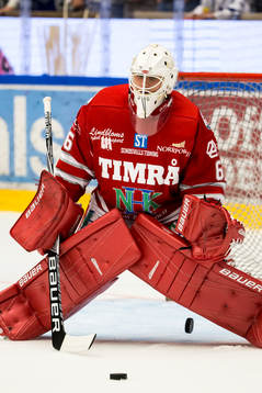 Timrå målvakt Johan Mattsson i ishockeymatchen i