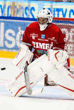 Timrå målvakt Adam Ohre i ishockeymatchen i
