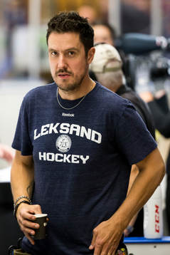 Leksand materialförvaltare Johan Bonde i ishockeymatchen i