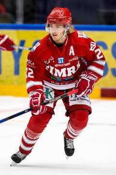 Timrå Emil Berglund i ishockeymatchen i hockeyallsvenskan