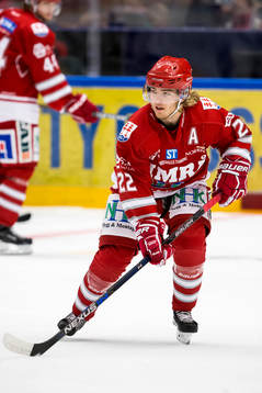 Timrå Emil Berglund i ishockeymatchen i hockeyallsvenskan