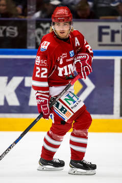 Timrå Emil Berglund i ishockeymatchen i hockeyallsvenskan