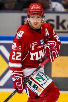 Timrå Emil Berglund i ishockeymatchen i hockeyallsvenskan