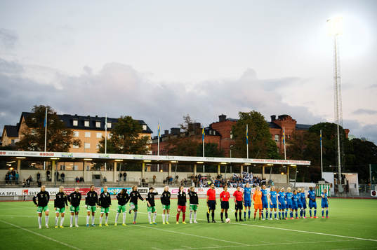 Lagen ställer upp innan matchstart