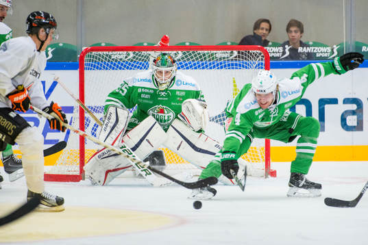 Rögles målvakt Oscar Dansk och Ludvig Claesson