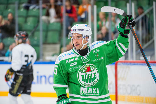 Rögles Dominik Granak firar