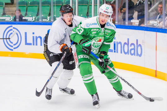 Karlskronas Henrik Nilsson jagar Rögles Daniel Sylwander