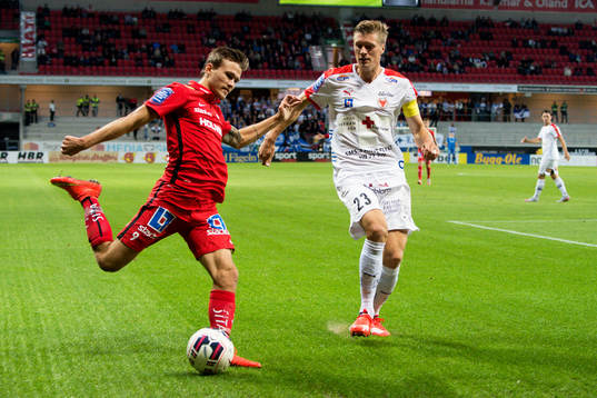 Norrköpings Arnor Ingvi Traustason och Kalmars Viktor Elm