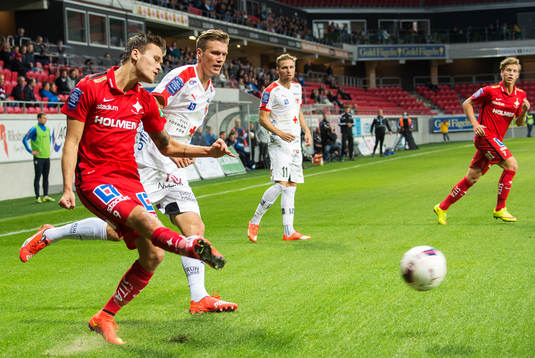 Norrköpings Arnor Ingvi Traustason och Kalmars Viktor Elm