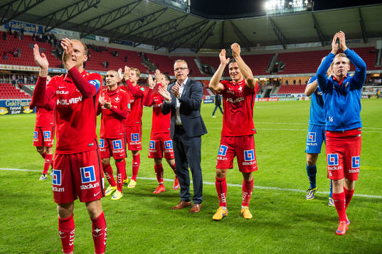 Norrköpingspelarna och Norrköpings tränare Jan Andersson
